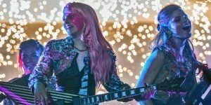 Jem & le Holograms: le foto del film che ci riporta negli anni ’80