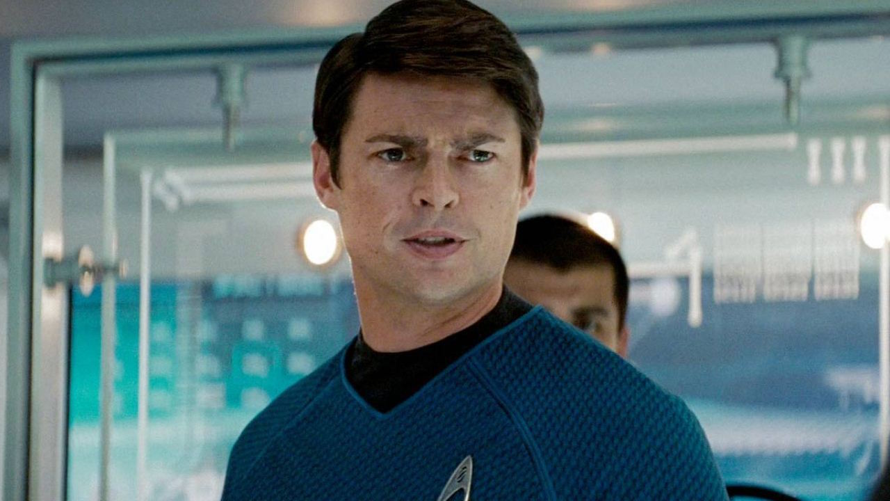 Karl Urban in Star Trek: il suo dott. McCoy commosse Leonard Nimoy