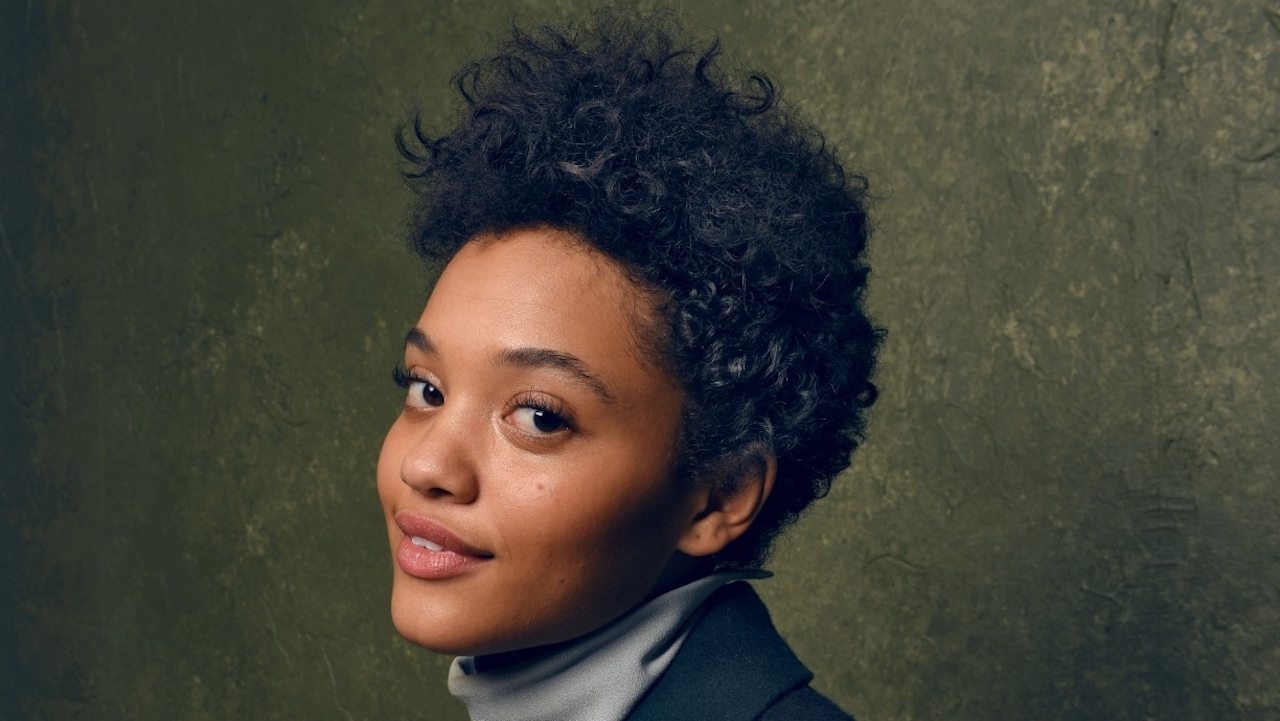 Kiersey Clemons posta una nuova foto con la parrucca di Iris West