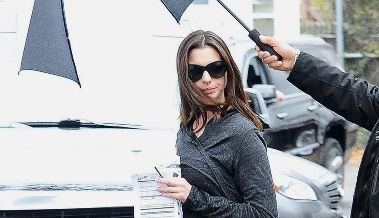 Anne Hathaway nelle foto dal set di Ocean’s Eight