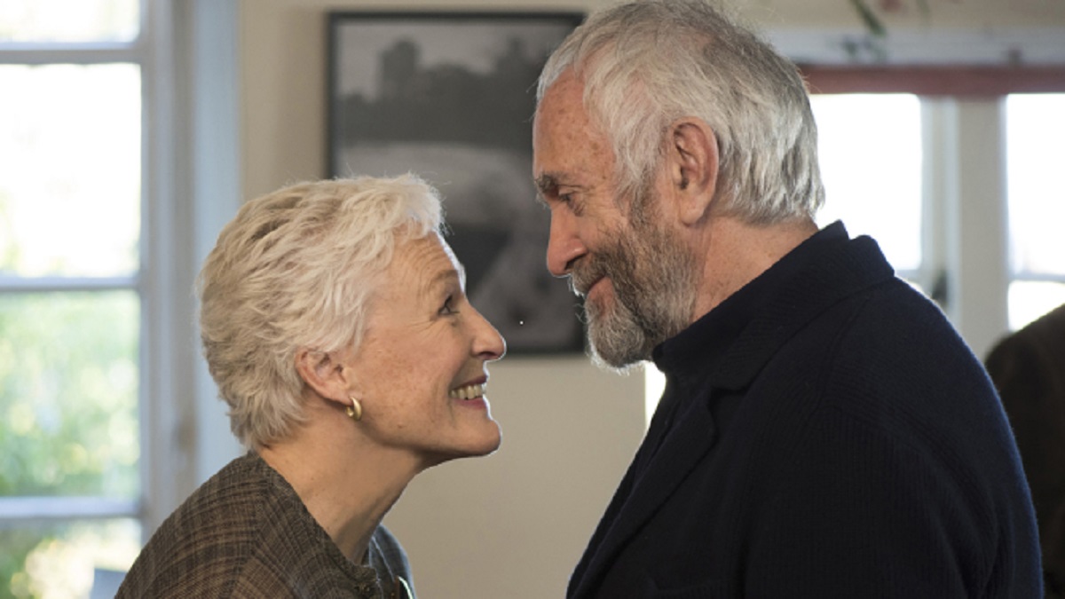 The Wife: prima immagine del film con Glenn Close e Jonathan Pryce