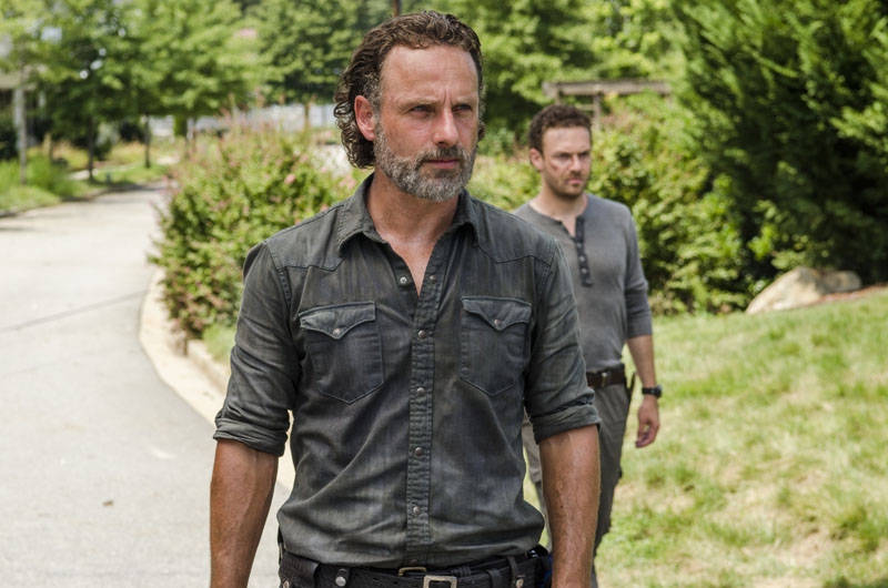 The Walking Dead 7×09 – Immagini dall’episodio ‘Rock in the Road’