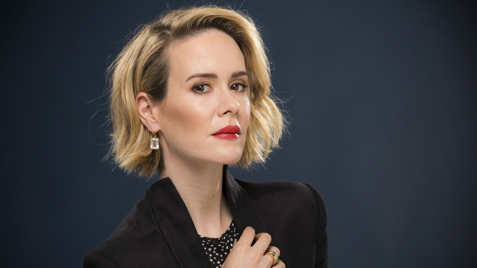 Lost Girls – Sarah Paulson nel cast del film Amazon diretto da Liz Garbus