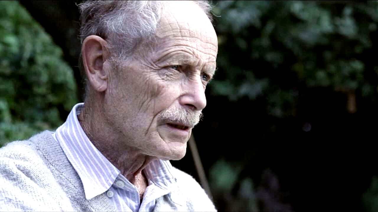 PIIGS: trailer e poster del film ​narrato da Claudio Santamaria con Erri De Luca, Noam Chomsky