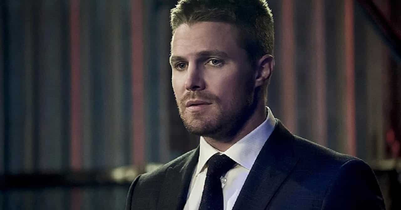 Oliver Queen diviso tra essere Sindaco e Green Arrow in Arrow 6