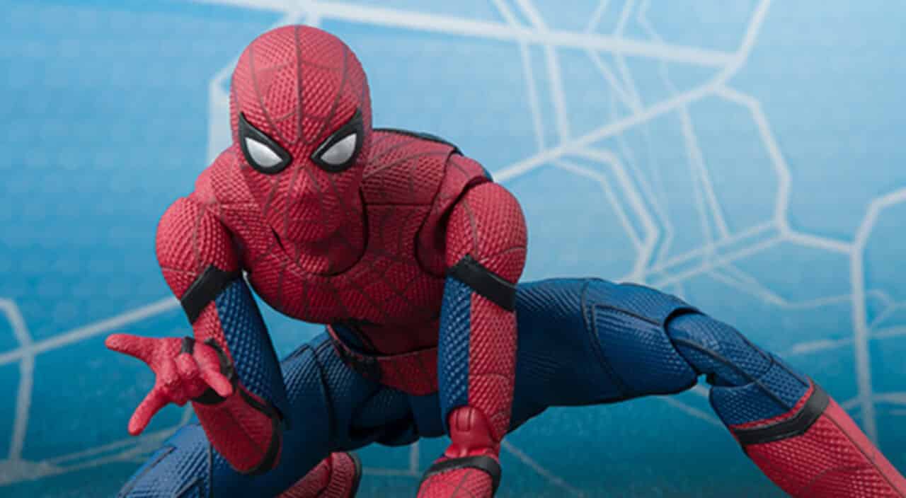 Peter Parker tra le aule scolastiche nelle nuove immagini di Spider-Man: Homecoming