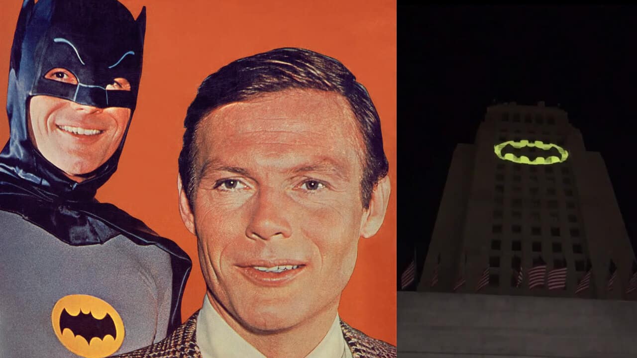 Los Angeles onora Adam West proiettando il Bat-Segnale sulla City Hall