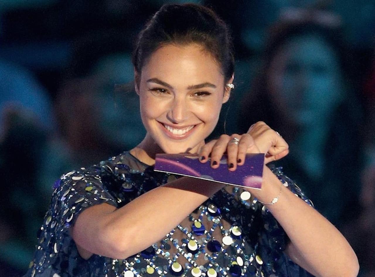 Gal Gadot è Wonder Woman sul palco degli MTV Video Music Awards