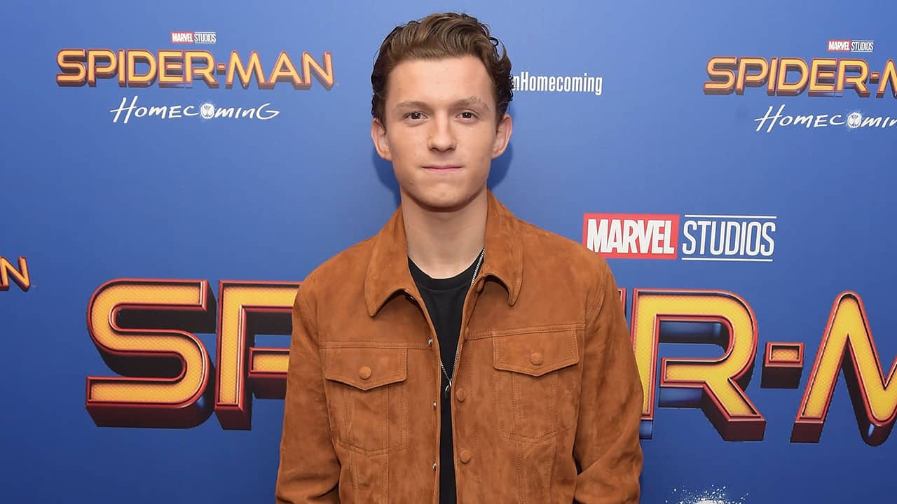 Tom Holland sotto anestesia dopo l’operazione ai denti [VIDEO]