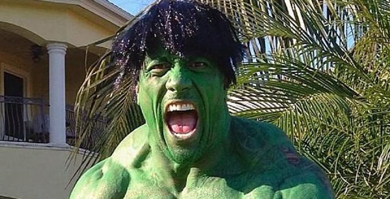 Dwayne Johnson immortalato nel costume di Hulk [FOTO]