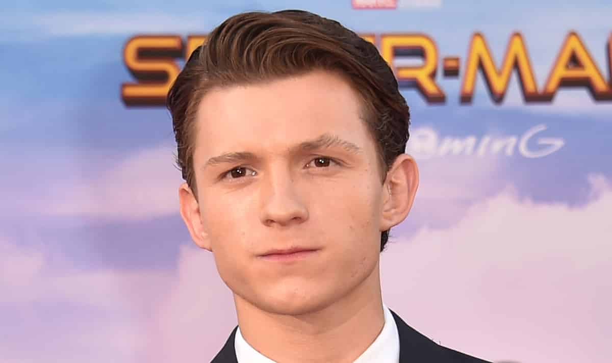 Avengers: Infinity War – Tom Holland mostra nuovi giocattoli di Spider-Man