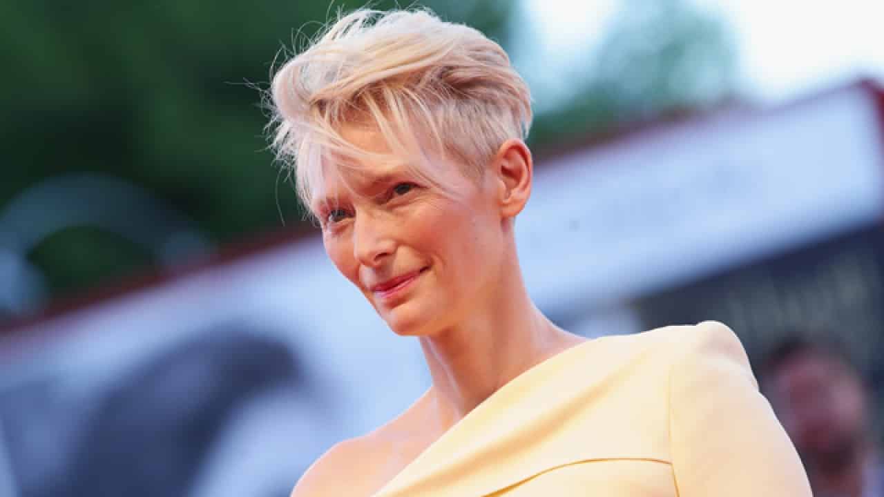 Suspiria: Tilda Swinton è Madame Blanc nella prima foto ufficiale