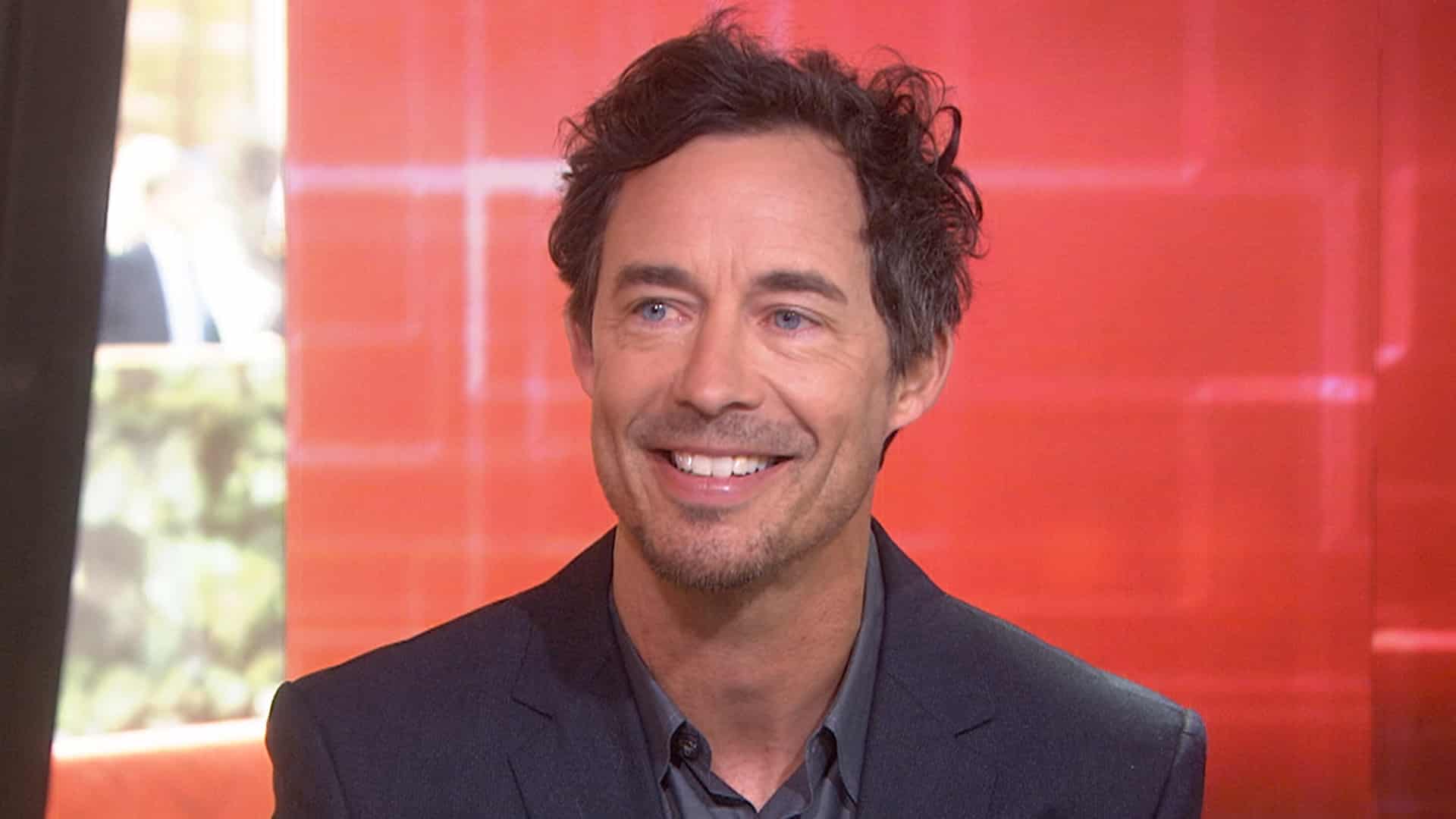 Crisi Sulle Terre Infinite: ecco il look di Tom Cavanagh nel crossover