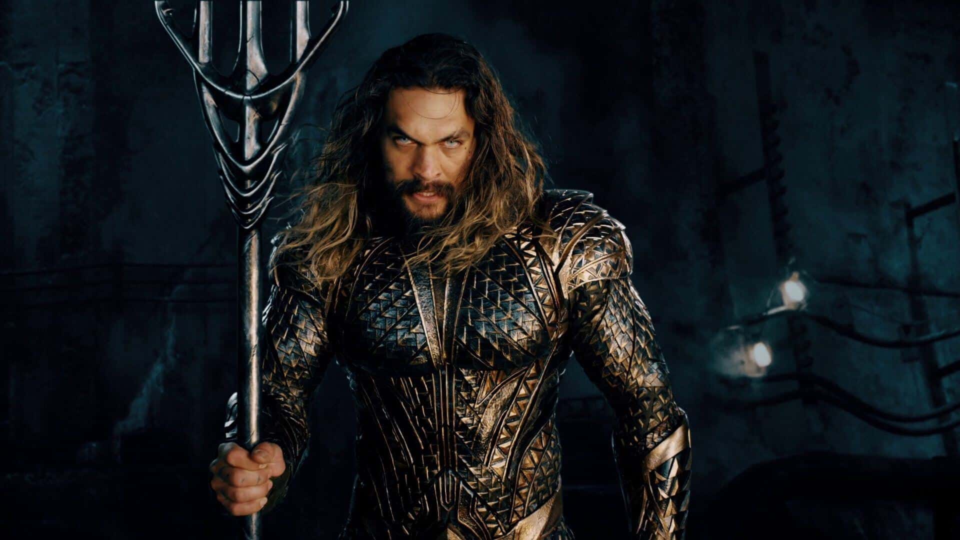 Aquaman: nel nuovo promo poster Jason Momoa indossa il costume classico