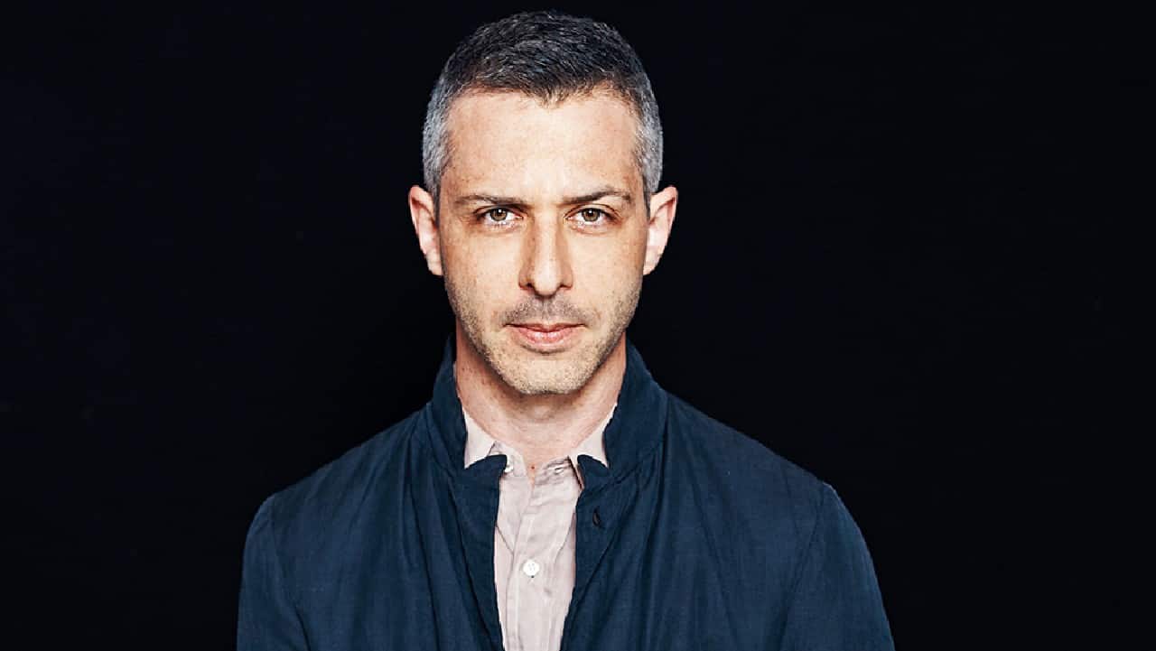 Toff Guys: Jeremy Strong nel cast del film di Guy Ritchie