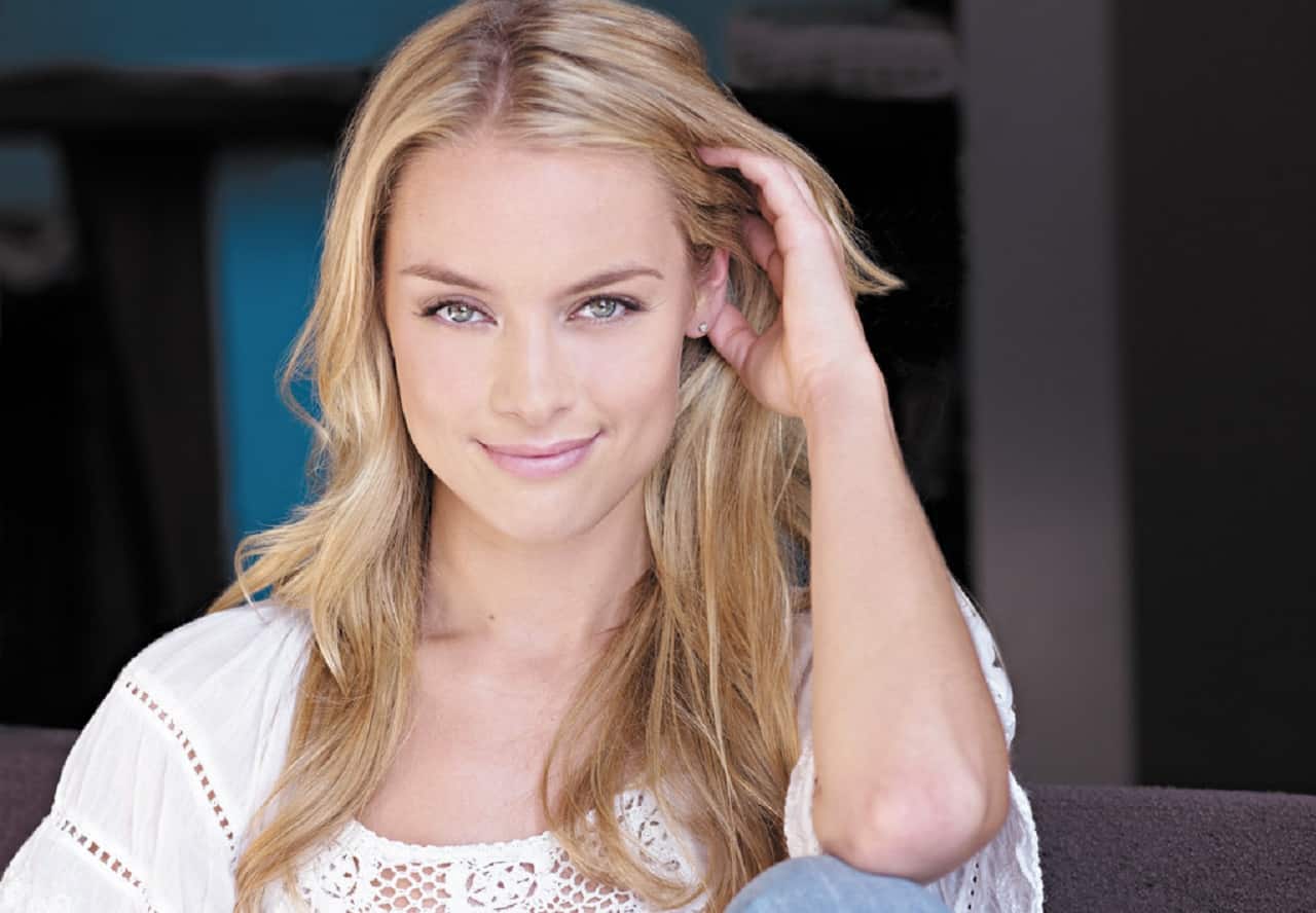 Batwoman: Rachel Skarsten sarà la villain nel pilot della serie DC