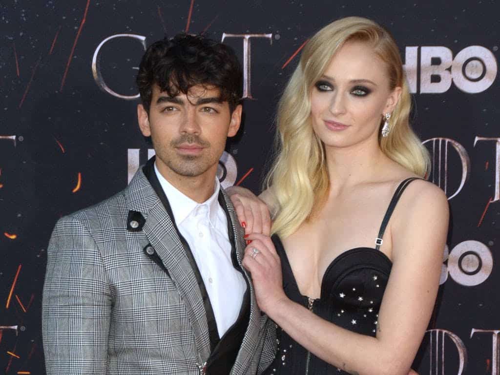 Il Trono di Spade: Sophie Turner pubblica la prima foto ufficiale del matrimonio