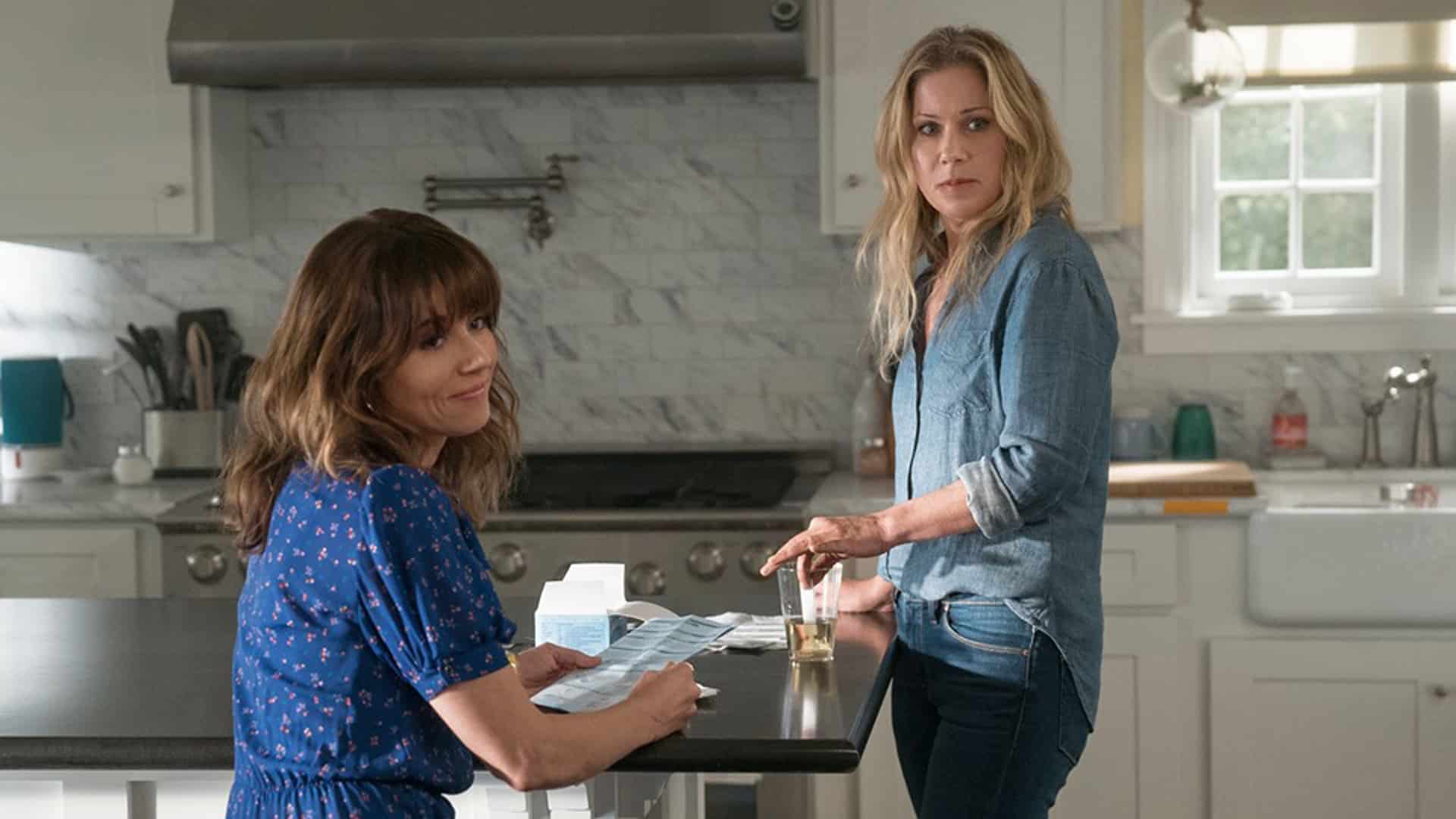 Amiche per la morte – Dead to me: recensione della serie tv Netflix