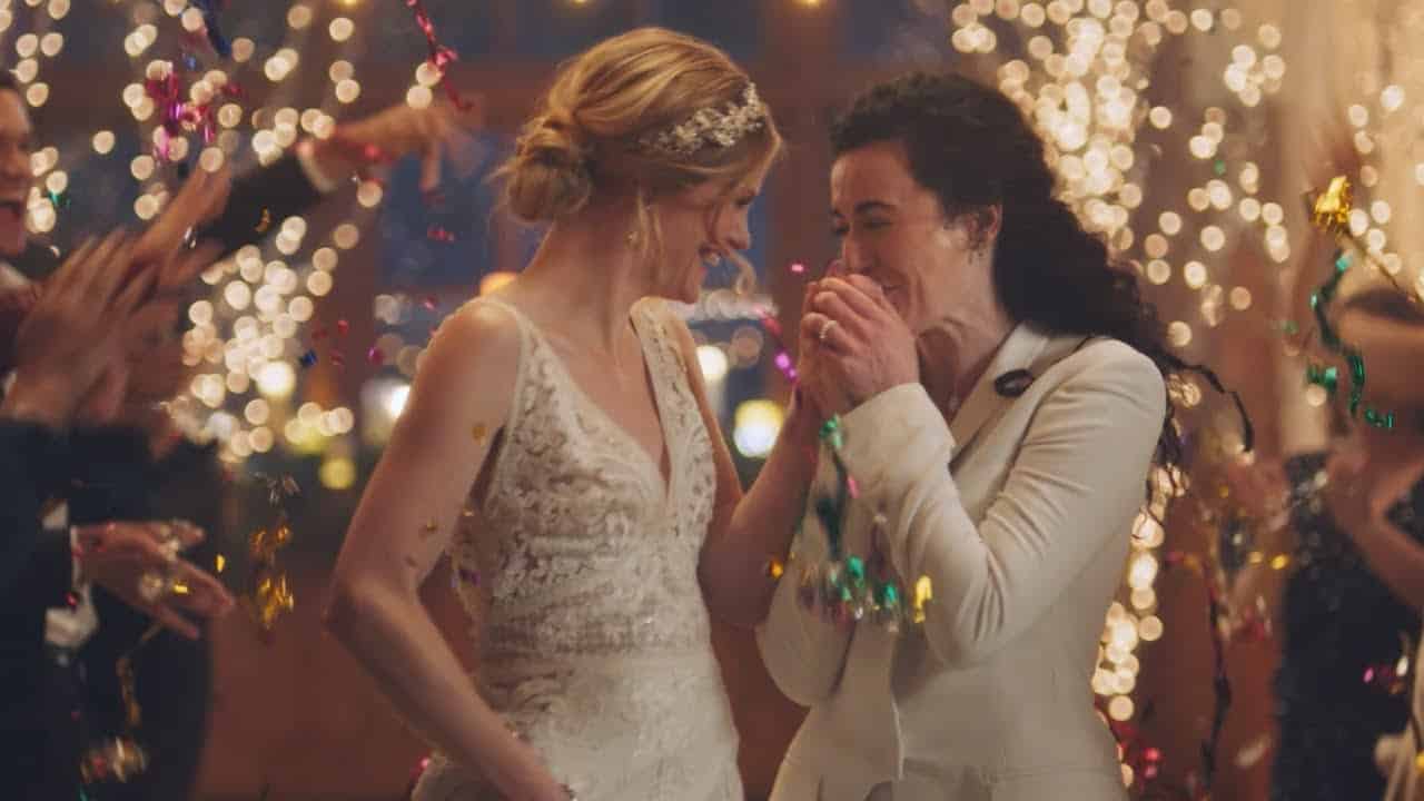 Hallmark reintegra lo spot televisivo con la coppia gay