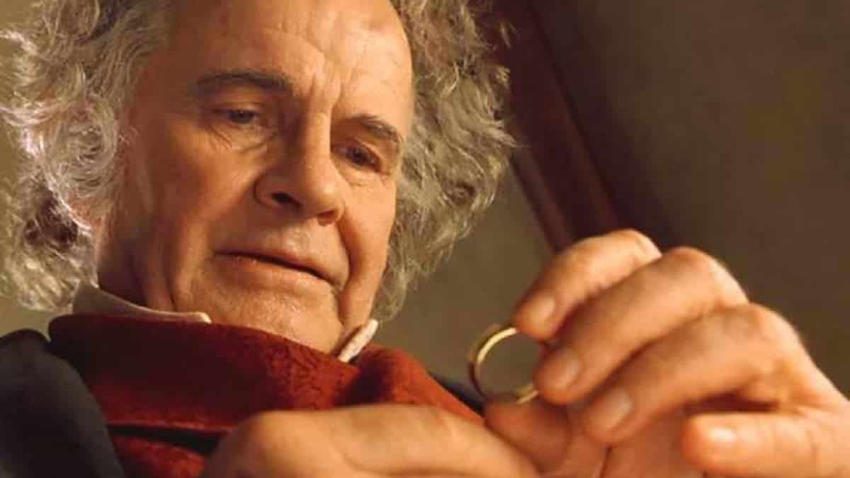 Ian Holm è morto: addio al Bilbo Baggins de Il Signore degli Anelli