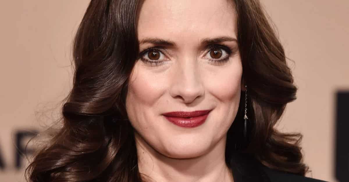 Avete visto la casa di Winona Ryder? Non potete immaginare cosa tiene nella sua camera da letto!