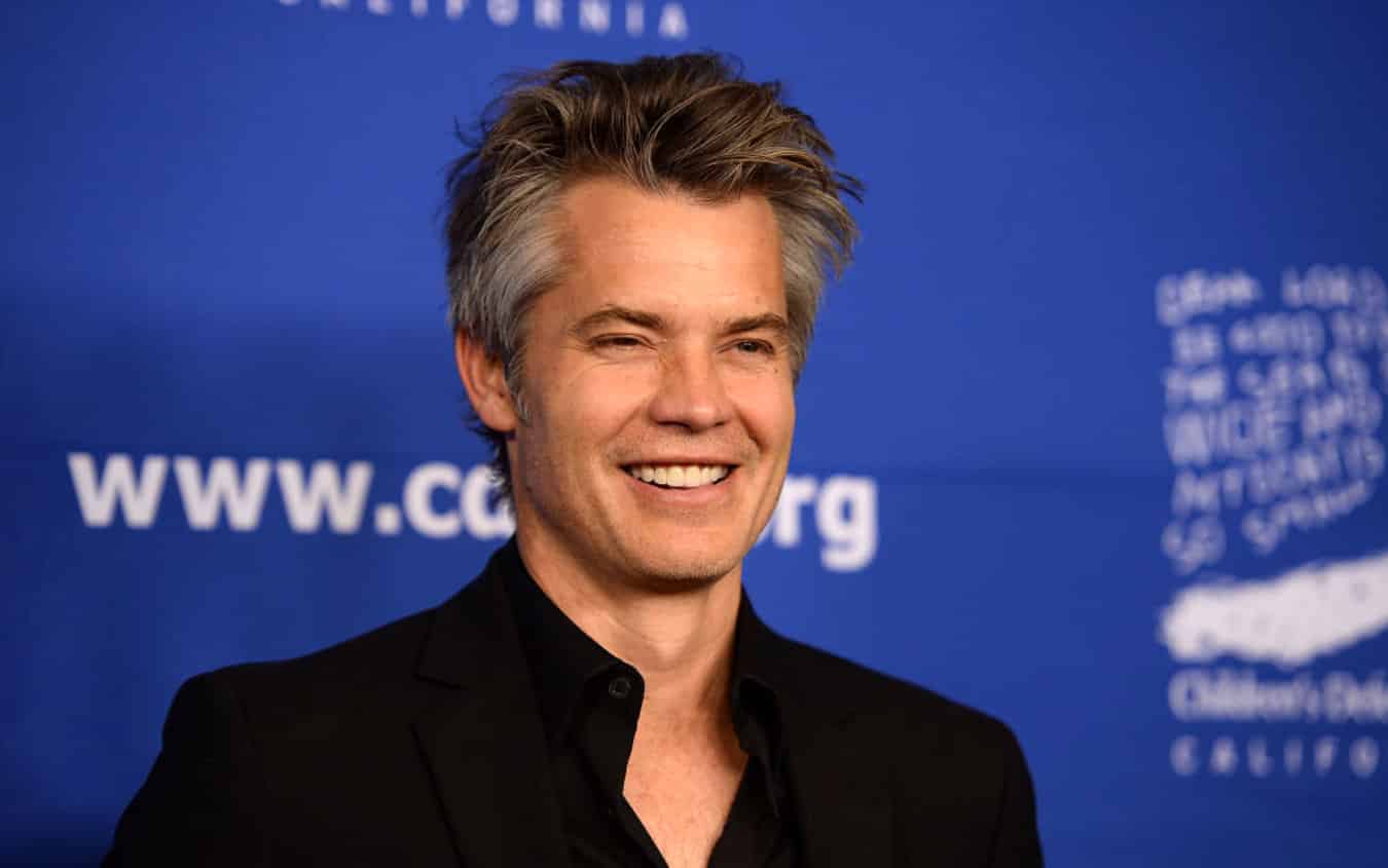 Avete visto la moglie di Timothy Olyphant? I due si sono innamorati all’università, hanno tre figli e sono molto felici insieme