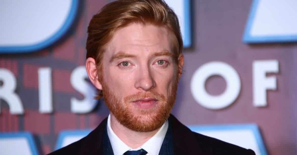 Avete visto il fratello minore di Domhnall Gleeson? Anche lui è un attore e i due si assomigliano molto