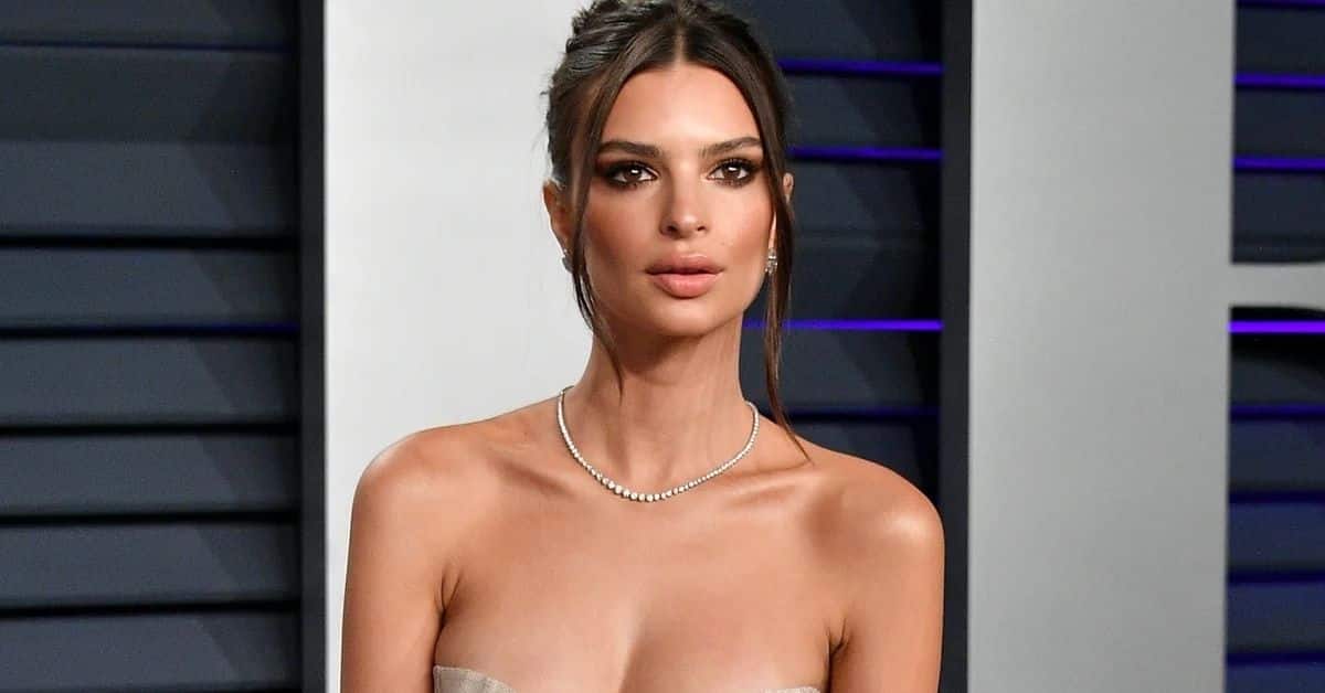 Emily Ratajkowski è semplicemente divina, senza veli e a pochi giorni dal parto