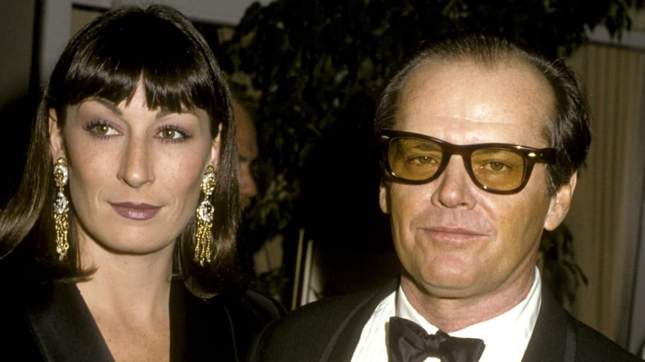 Anjelica Huston e il legame malato con Jack Nicholson: una storia di attese, botte e infedeltà