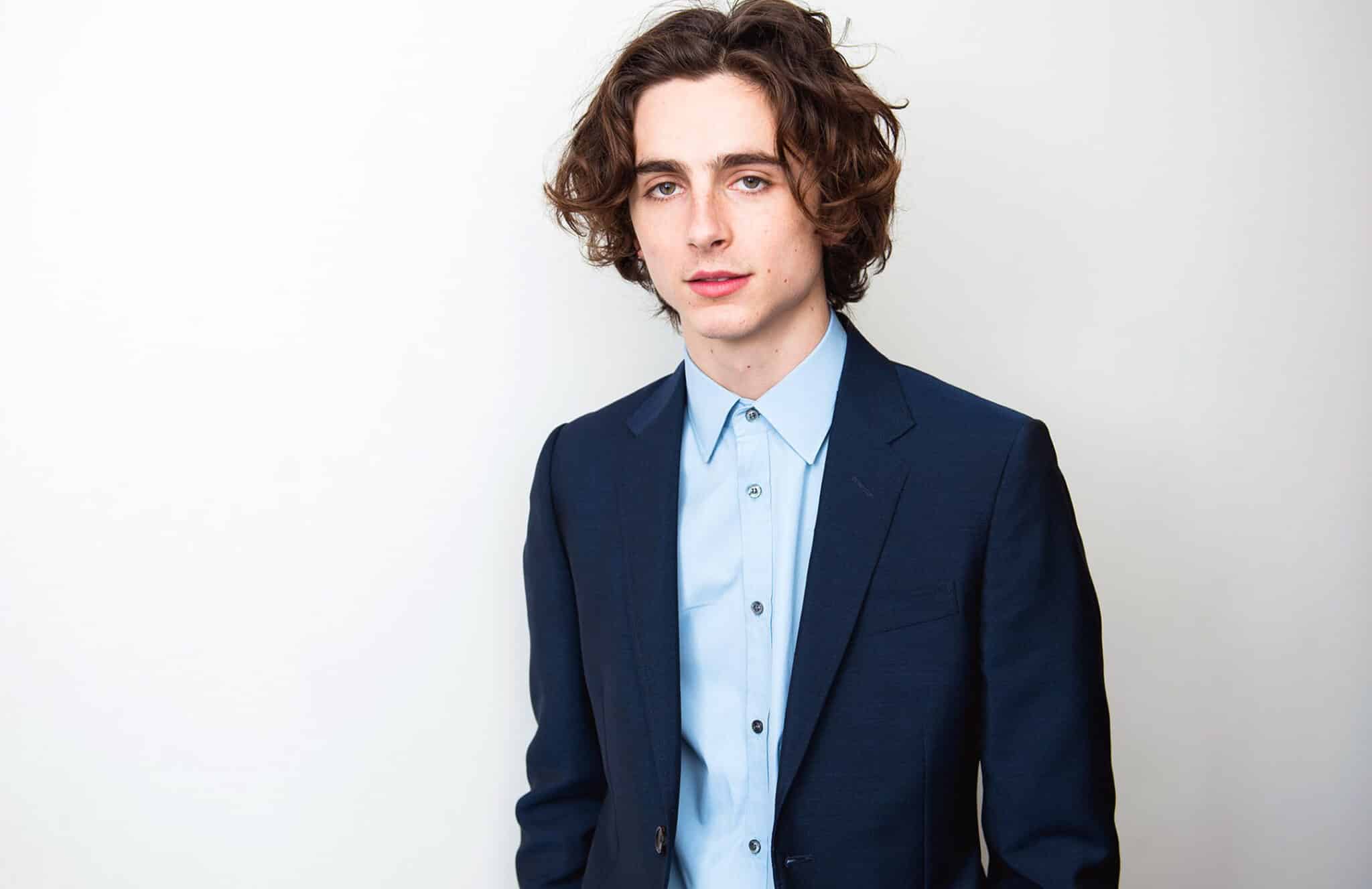 Timothée Chalamet suona il flauto al Saturday Night Live: il video è esilarante!