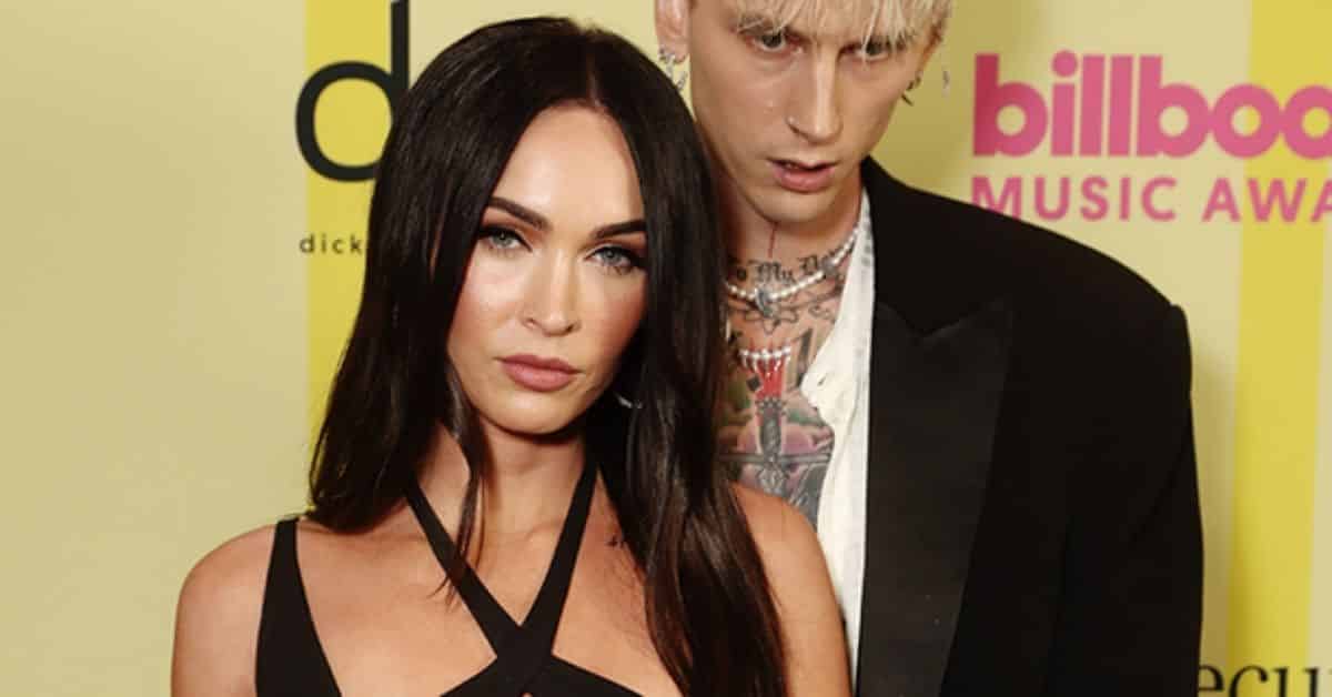 Megan Fox e i baci hot con Machine Gun Kell sul red carpet dei Billboard Music Awards: che coppia super-sexy! [FOTO]