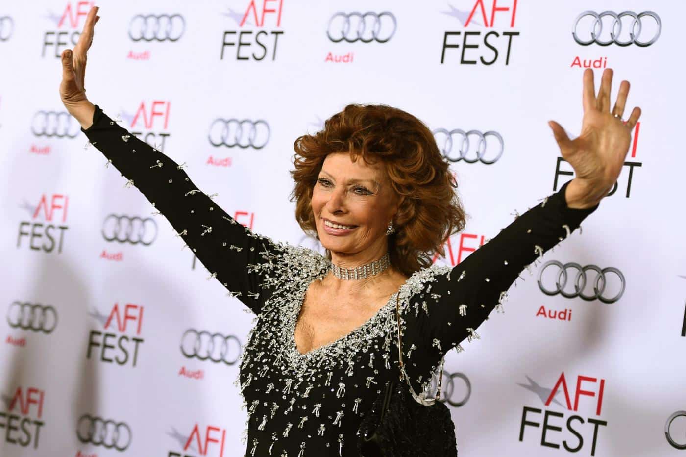 Sophia Loren: bagno di folla a Firenze mentre ritira le Chiavi della città