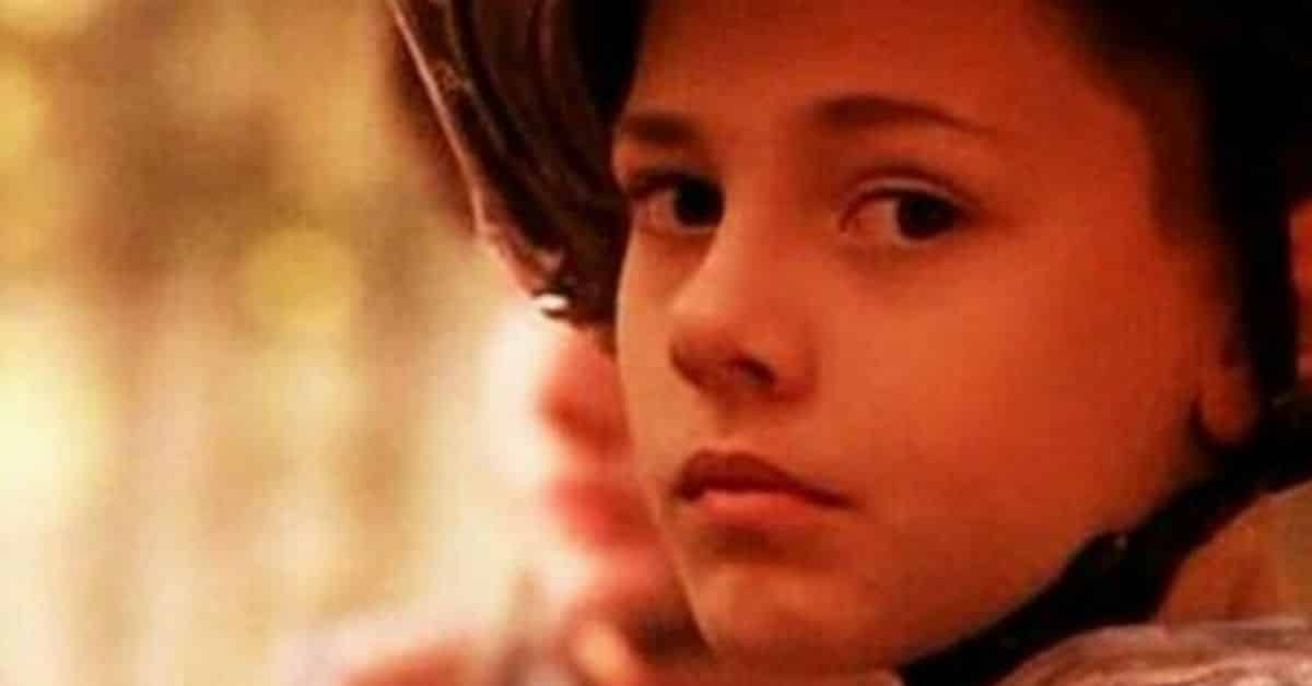 L’avete riconosciuto? Il suo appellativo è enfant prodige, da adolescente ha ucciso sua madre, ma con un altro film l’ha riportata in vita