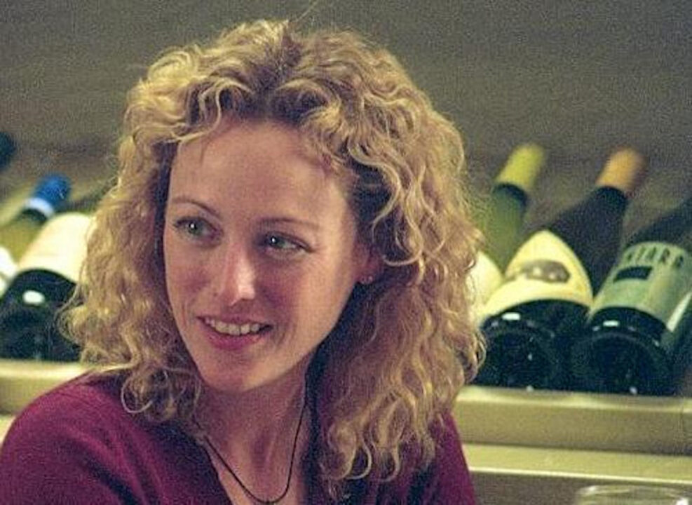 Virginia Madsen sorridente