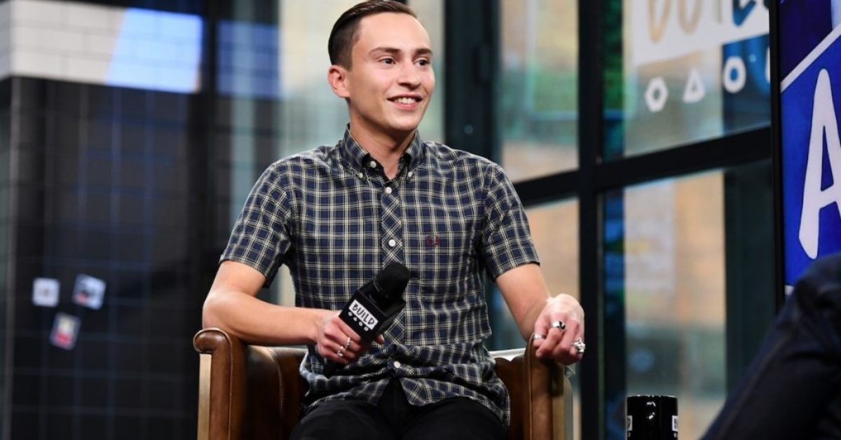 Chi è Keir Gilchrist? Biografia, carriera e vita privata dell’amatissimo Sam della serie Netflix Atypical