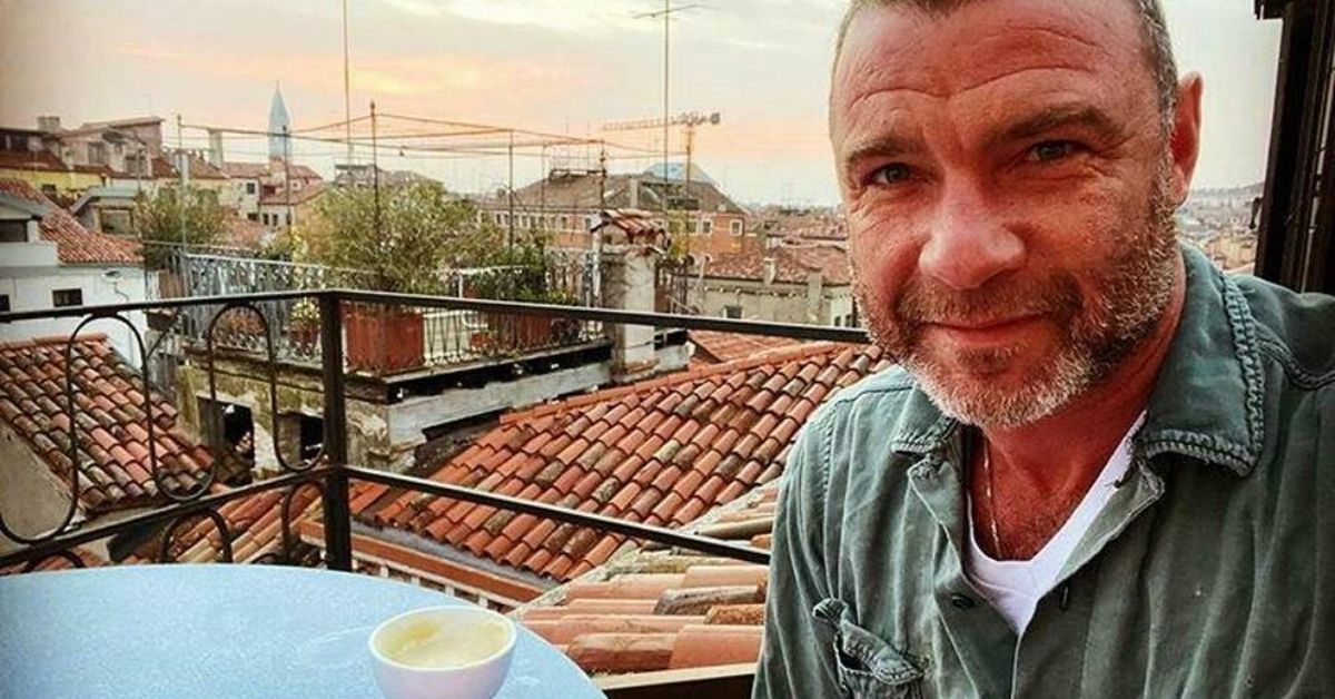 Liev Schreiber e il mistero della fidanzata/moglie trevigiana: galeotta sarebbe stata la richiesta di un autografo