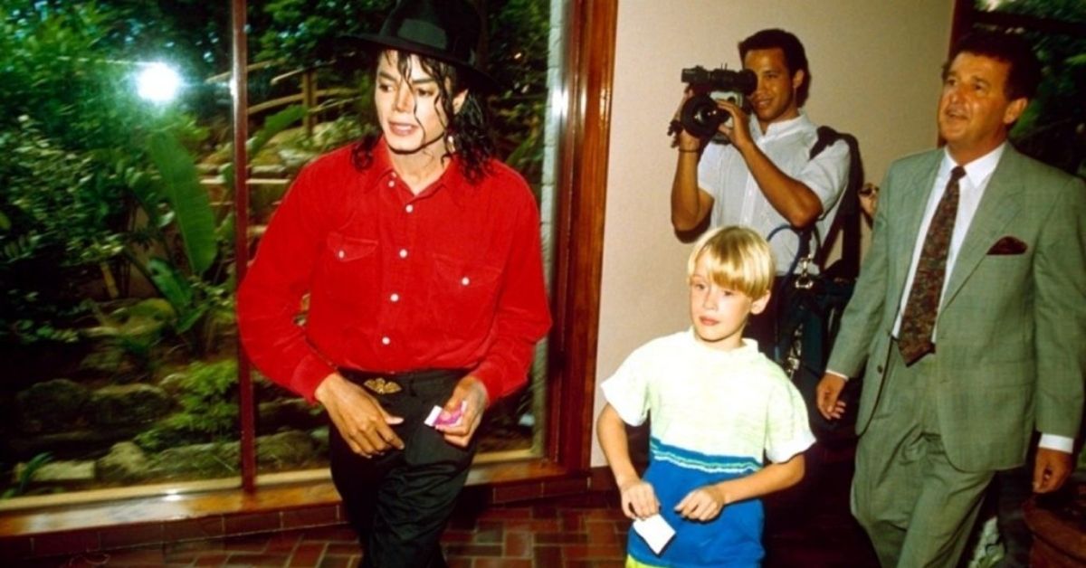 Macaulay Culkin e quell’ambigua amicizia con Michael Jackson: “abbiamo dormito insieme ma non mi ha mai molestato”