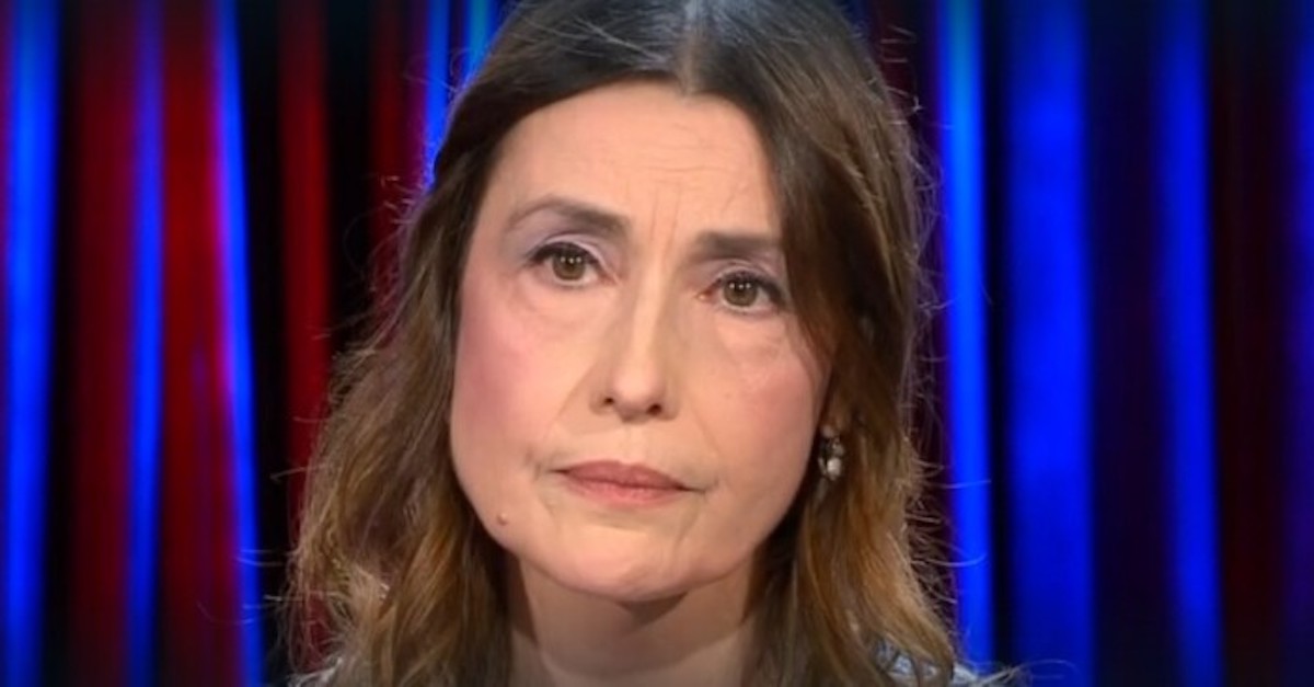 Claudia Koll shock: “Il Diavolo mi è salito sul corpo e mi ha stritolata”