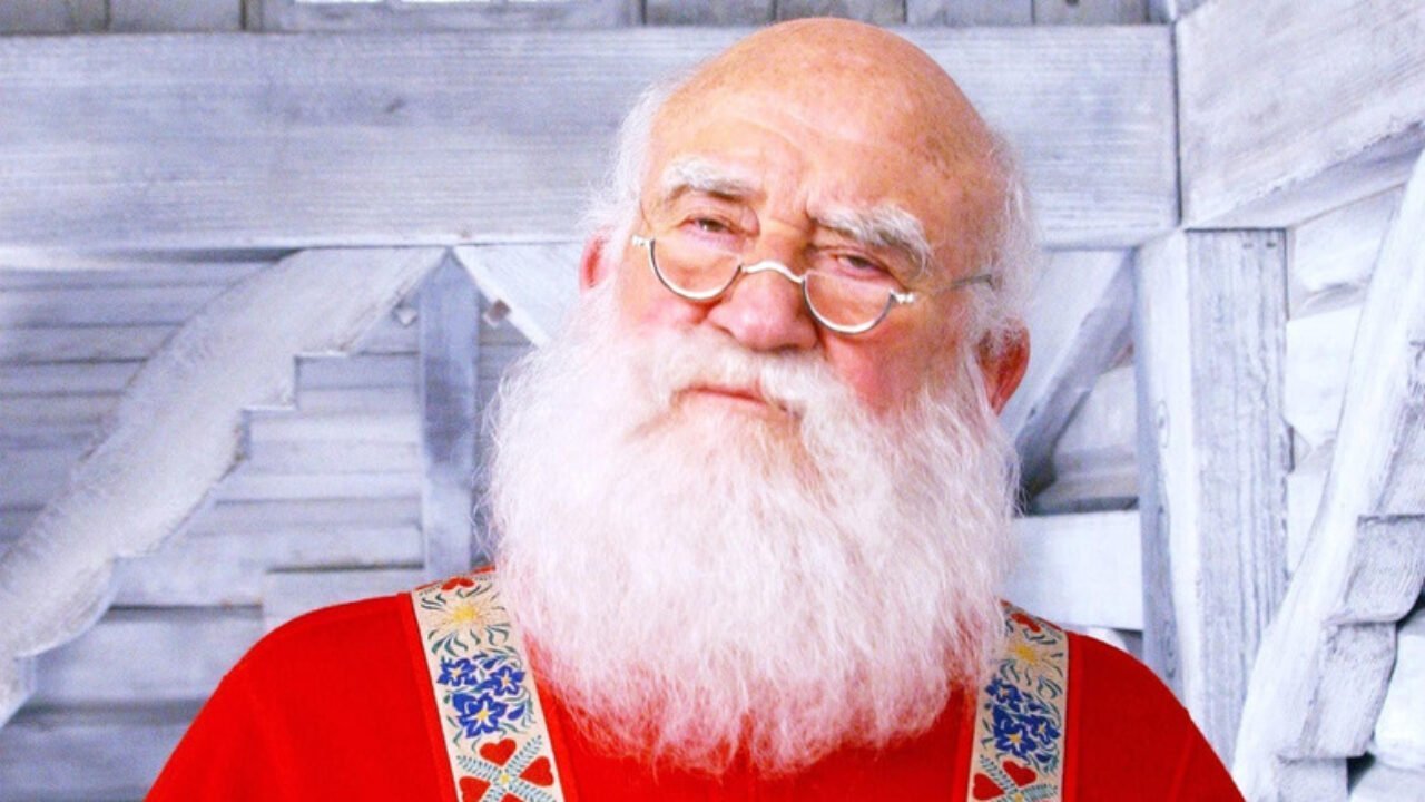 Zooey Deschanel e il dolce tributo al defunto Ed Asner: “Il mio Babbo Natale preferito”