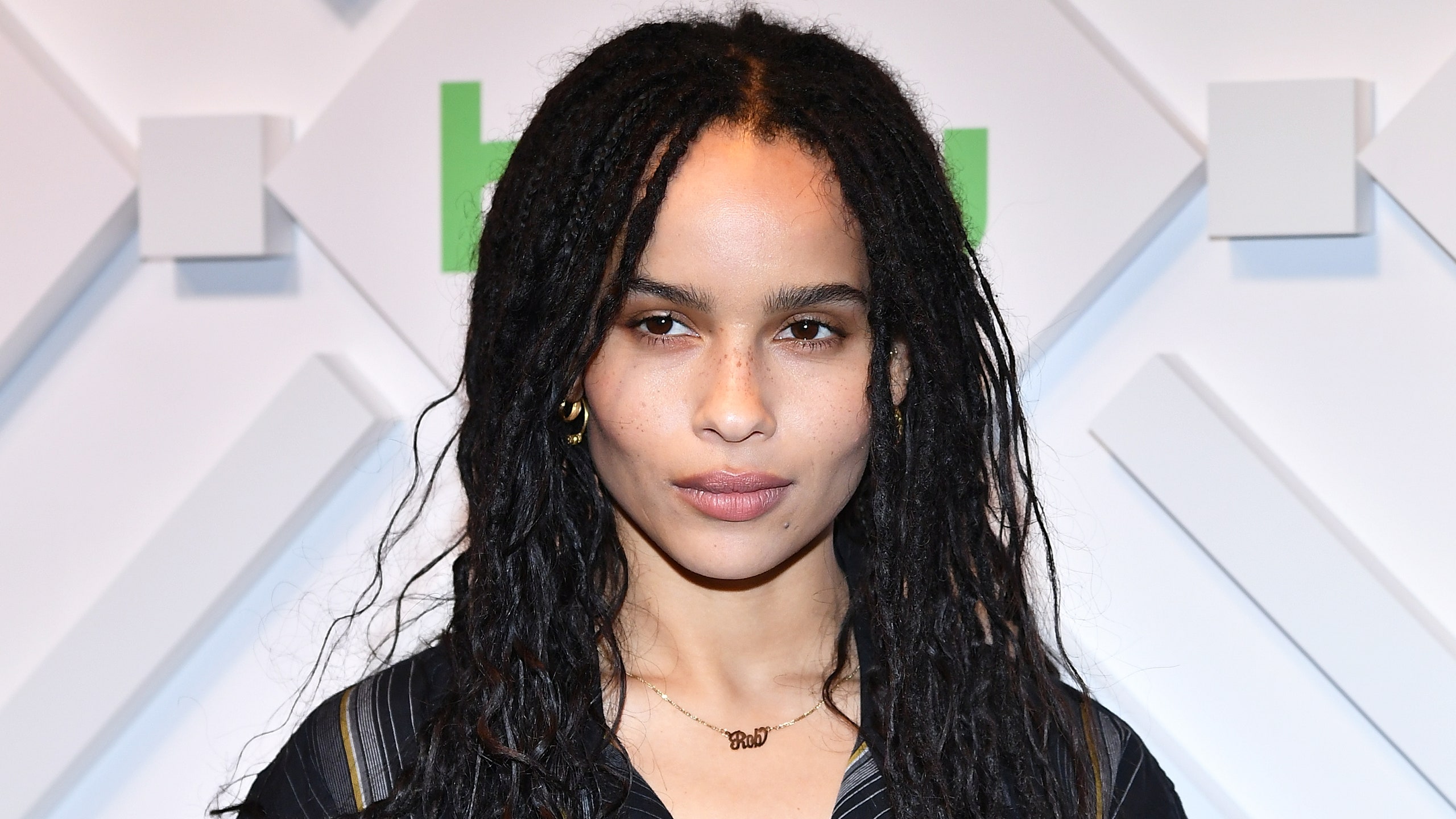 Avete visto il fidanzato di Zoë Kravitz? Il loro amore è esploso sul set e lui è uno degli attori più sexy di Hollywood