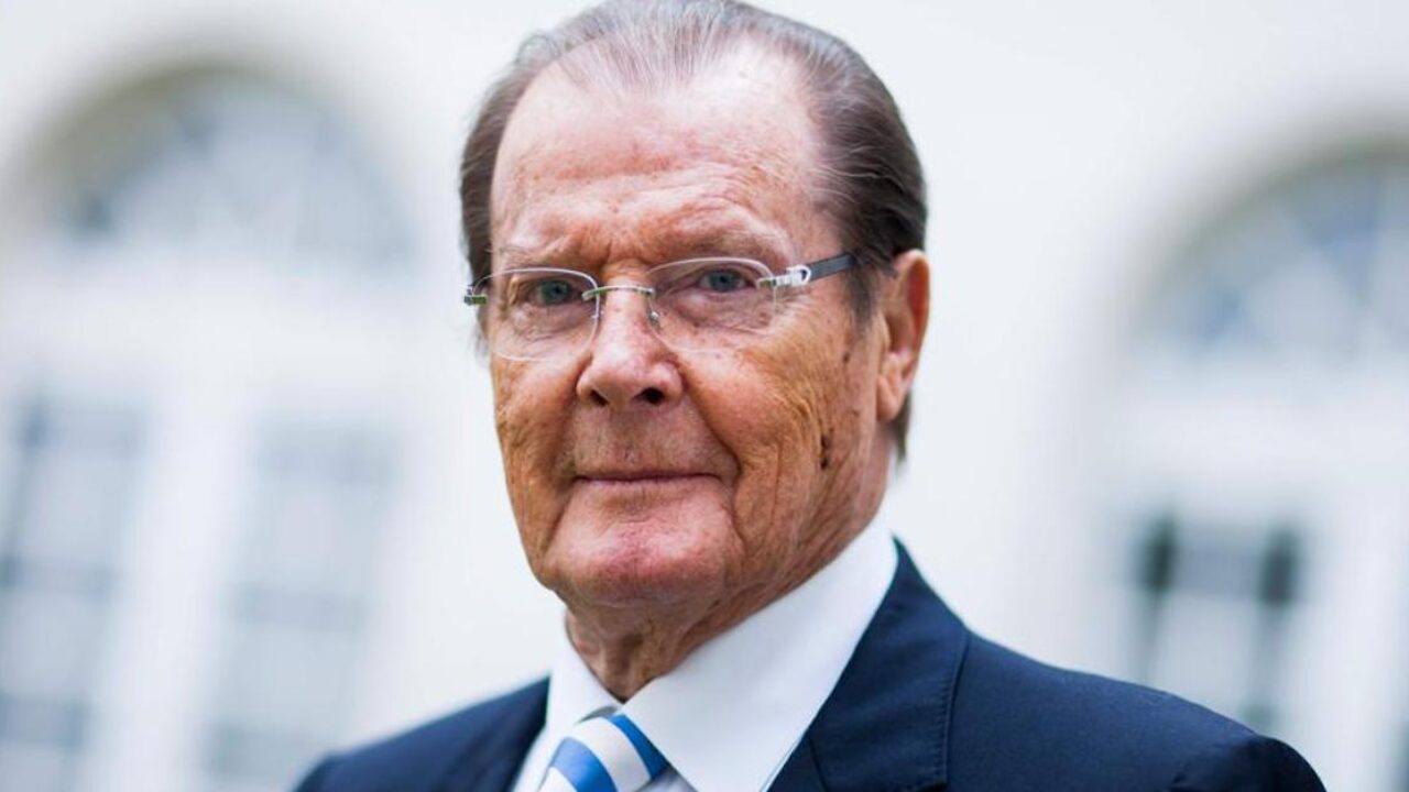 roger moore e quel dolore straziante per la malattia della figlia stroncata da un tumore al seno a soli 47 anni