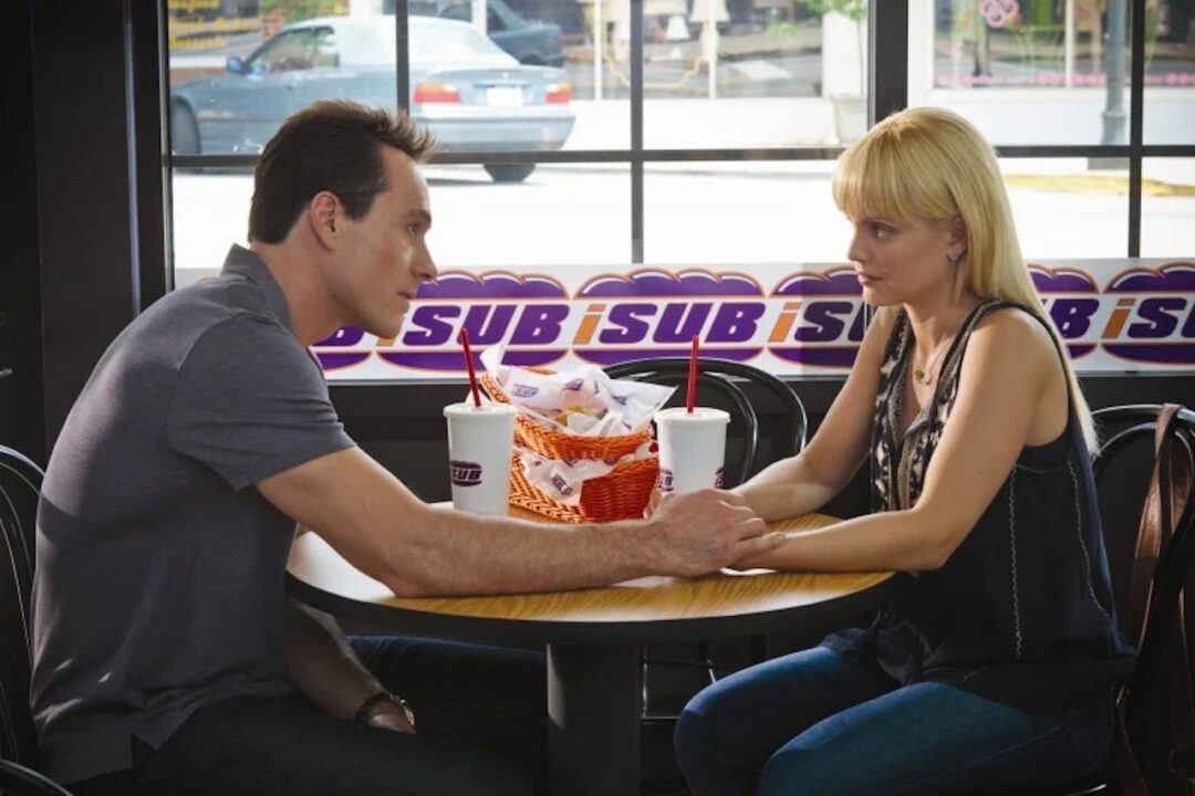 Chris Klein e Mena Suvari in una scena di American Pie