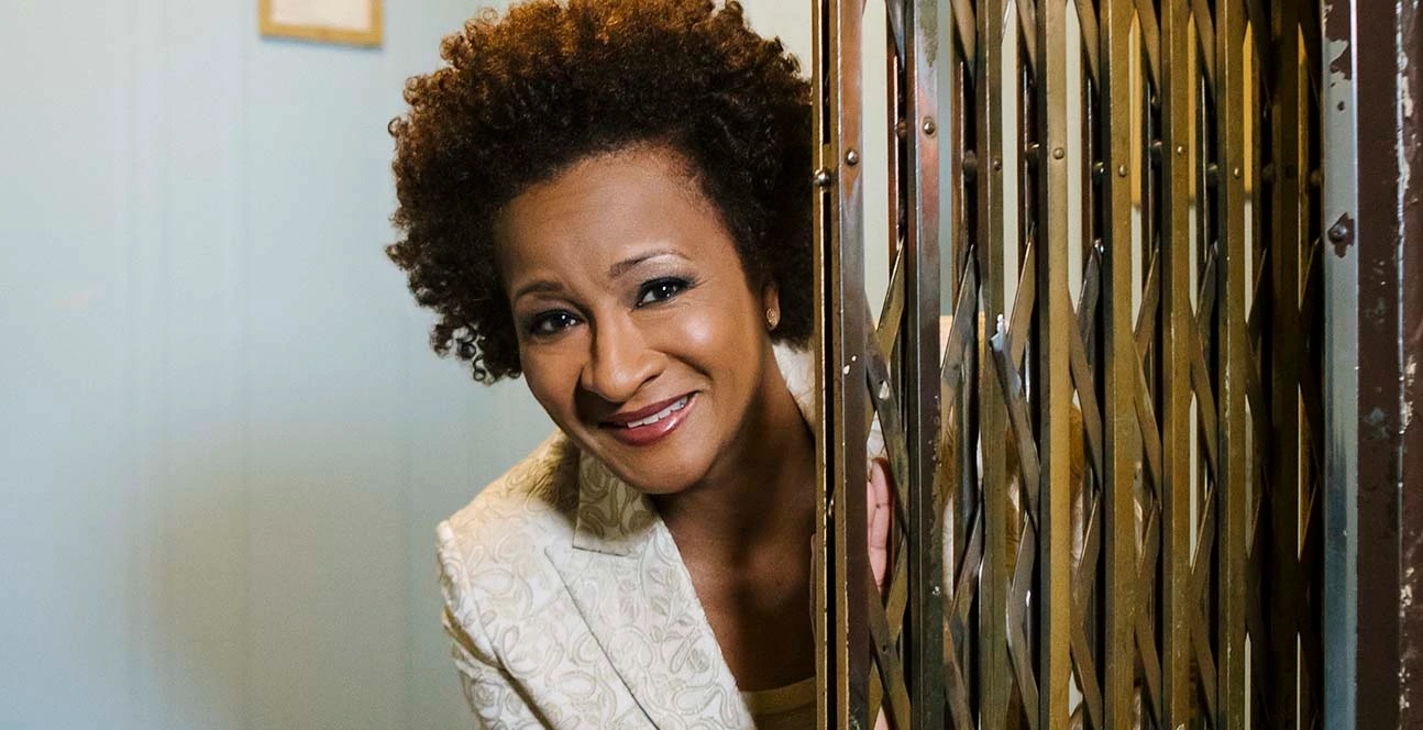 Chi è Wanda Sykes? Biografia, carriera e vita privata dell’attrice comica, presentatrice agli Oscar 2022