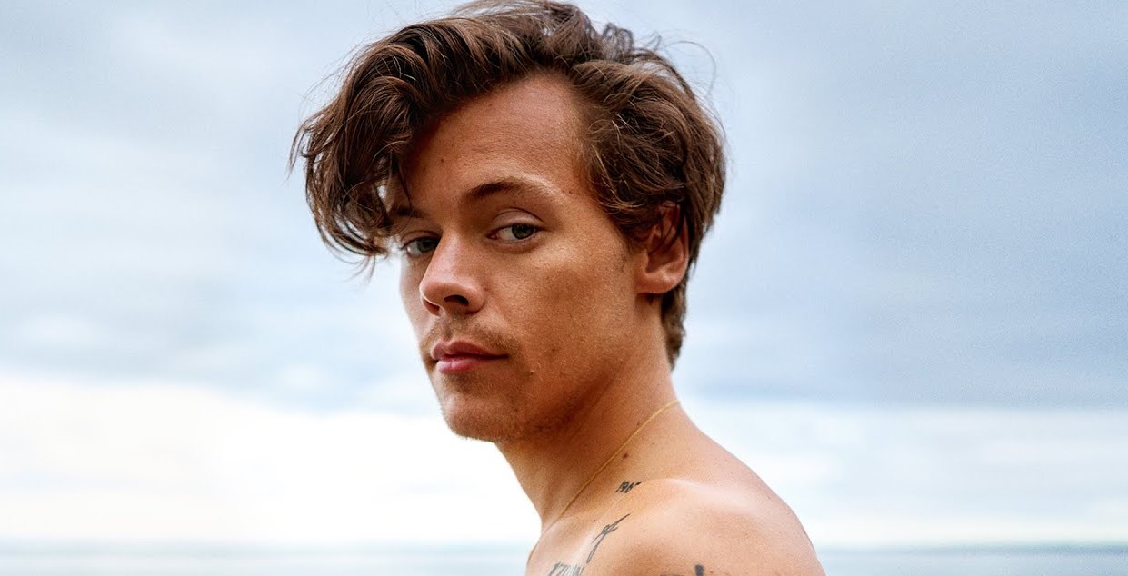 Harry Styles e le scene hot nel film My Policeman: “Guardatelo senza genitori!”