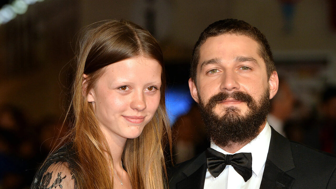 Shia LaBeouf è diventato papà! Mia Goth e l’attore fotografati con il figlio