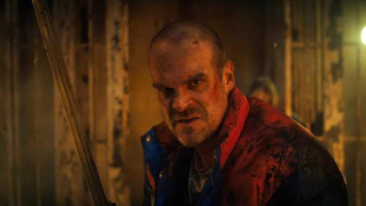 Stranger Things 4, da dove viene la spada vista nel finale di stagione? David Harbour svela l’arcano mistero!