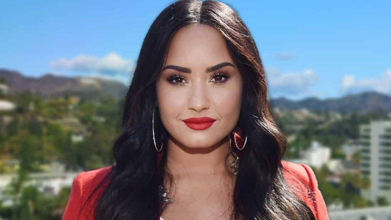 Demi Lovato annuncia il ritiro dalle scene: “Sono malata. Non riesco nemmeno ad alzarmi dal letto”