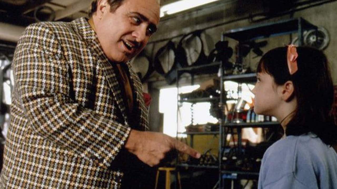 Danny DeVito si è preso cura di Matilda nella vita reale: la tenera storia dietro il film