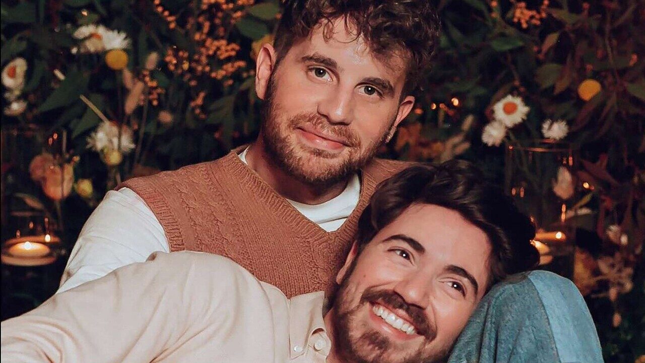 Ben Platt e Noah Galvin sono ufficialmente fidanzati! I due attori hanno annunciato il reciproco impegno sui social [FOTO]