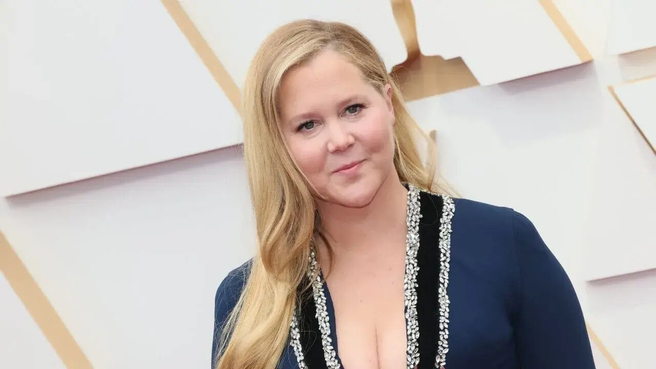 Amy Schumer ricorda i drammatici momenti del ricovero del figlio per virus respiratorio sinciziale: “La settimana più difficile della mia vita”